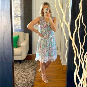 Women’s knee length dress size M. Sleeveless.